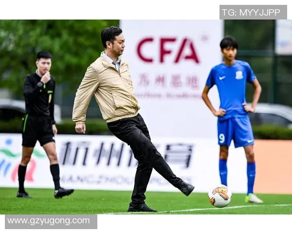 足球明星遭遇歹徒袭击事件引发广泛关注和讨论